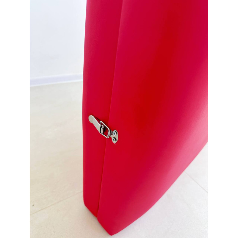Кушетка косметологічна складна Red на чорному металевому каркасі 